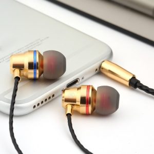 3.5mm Metal Wired Headphone In-Ear Headset Stereo Music Smart Phone Earphone Earpiece In-line Control Hands-free with Microphone Black