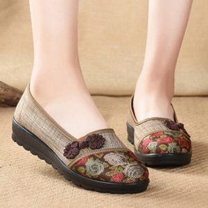 Large Size Frog Buttons Vintage Cloth Slip On Flat Shoes