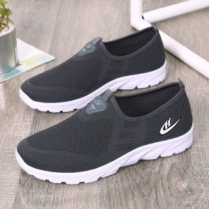 Large Size Men Mesh Fabric Breathable Wearable Slip On Casual Shoes