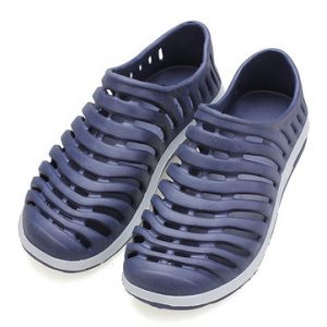 Men Pure Color Hollow Out Breathable Slip On Flat Beach Shoes