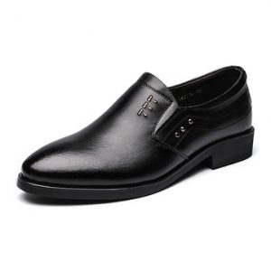 Men Slip On Rivet Decoration Slip Resistant Business Leather Shoes