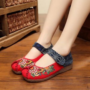 Peony Embroidered Old Peking Hook Loop Flat Shoes