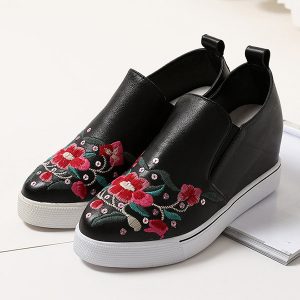 SOCOFY Casual Flower Embroidery Pattern Soft Hidden Wedge Leather Shoes