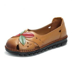 SOCOFY Vintage Leaves Pattern Hollow Out Leather Flat Shoes