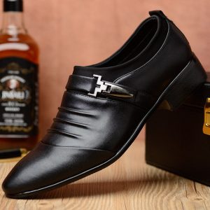 Season New Shallow Shoes Business Casual Men's Shoes England Fashion Pointed Punch 4647 Extra Large Code