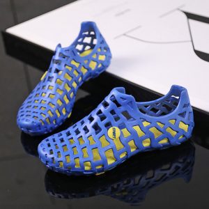 Selected Season Slippers Non-slip Garden Sandals Drifting Beach Hole Shoes Men And Women Breathable Sandals