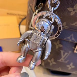 luxury keychain designer fashion famous luxury astronaut pendant car keychain women bag charm pendant accessories birthday gift key holder