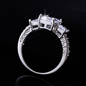 Fashion Unique Hot Charm White Gold Plated Rectangle Zircon Rhinestone Crystal Ring Jewelry Accessory for Woman Girl Wedding Gift Party