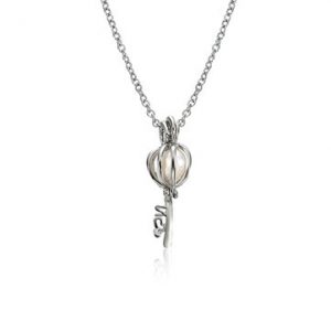 Key Pendant Pearl Necklace