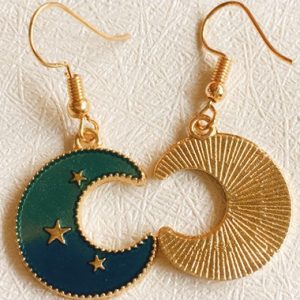 Moon Shape Star Detail Gold Metal Earrings - One Size