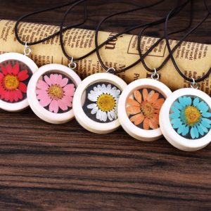 Natural Dried Daisy Flower Necklace Handmade Round Wood Pendant Necklace for Women Jewelry