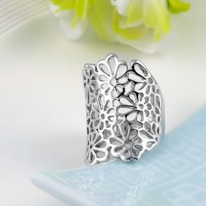 Roxi New Hot Fashion Jewelry Gold Plated Hollow Flower Ring Unique Design Jewelry for Women Wedding Gift Girls