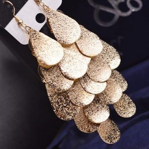 Woman Metal Fish Scale Embellished Pendant Gold Earrings - One Size