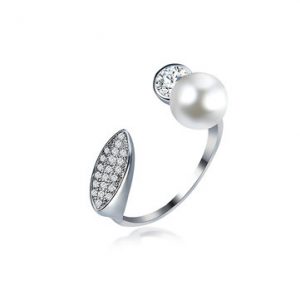 Women's Elegant Ring Pearl Zircon Platinum Ring