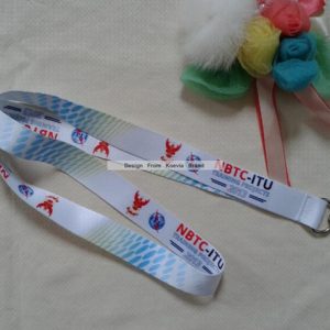 custom 100 pcs fashion new custom logo style color white polyester lanyard mobile phone chain keys neck straps lanyard factory