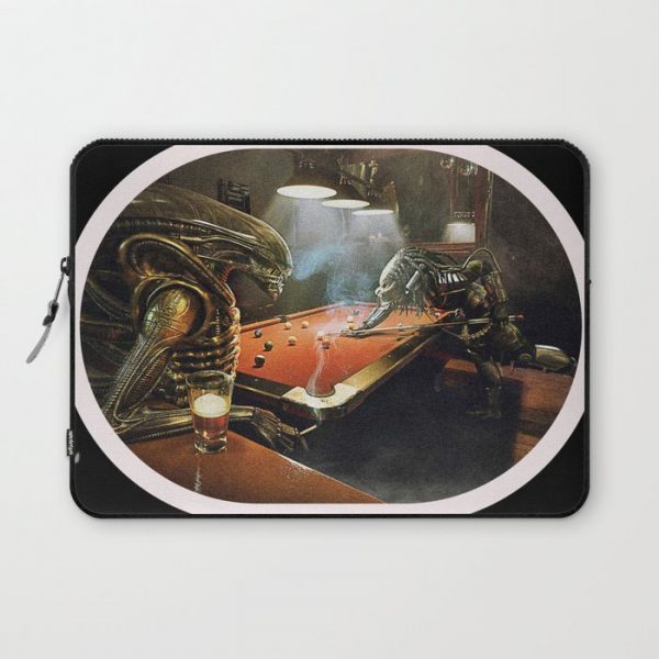 Predator V Alien Computer Cover by DroidAKov1888 - Laptop Sleeve - 13"